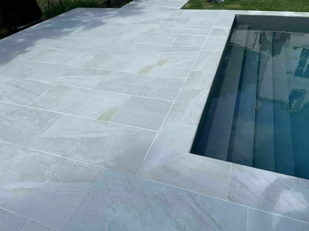 Realisation-de-dallage-pour-piscine-a-Linas